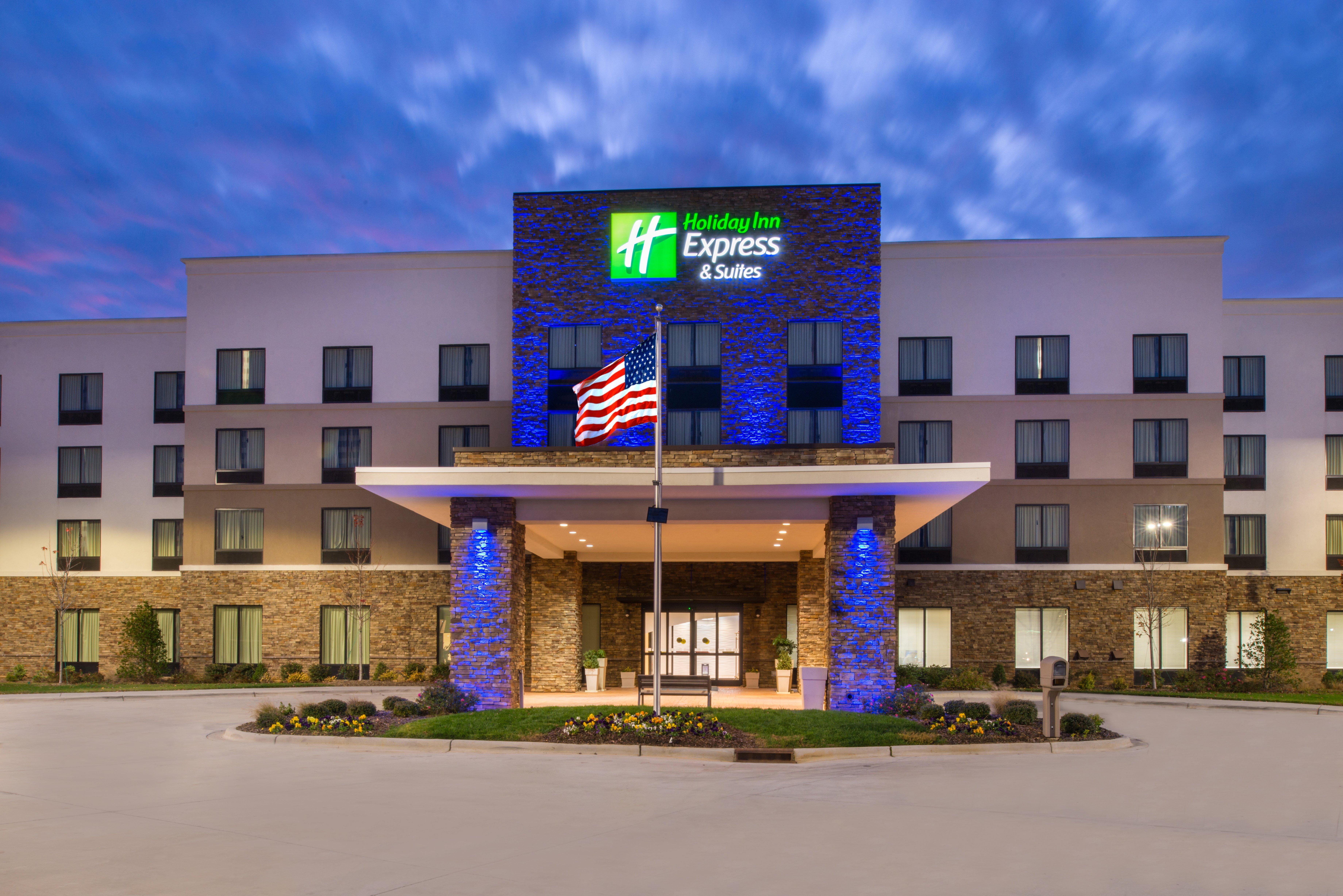 Holiday Inn Express & Suites Monroe By Ihg Exterior foto